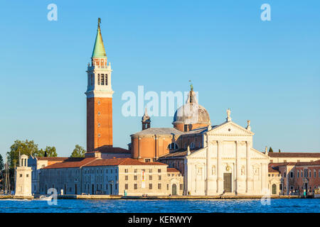 Venedig Italien Venedig der Campanile der Kirche von San Giorgio Maggiore Insel San Giorgio Maggiore Lagune von Venedig Italien Stockfoto