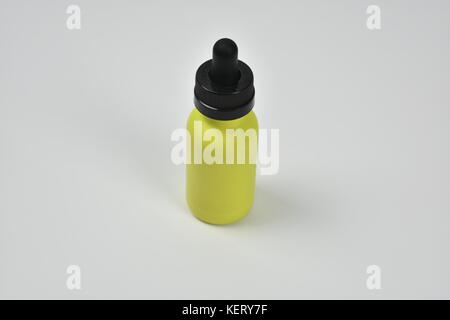 Glas Tropfflaschen vape, Hautpflege Stockfoto