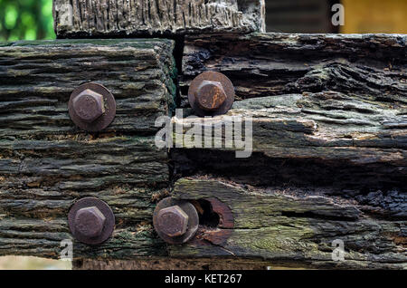 Nahaufnahme des verfallenen getragen Holzzaun ausklingende Holz- Textur mit shollow dof Stockfoto