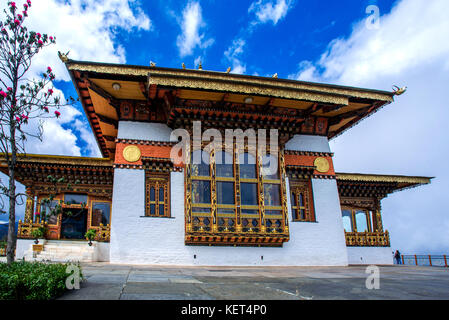 Kriegerdenkmal zum Gedenken an die 2003 Grenzkrieg mit Indien bestehend aus 108 Chörten nahe Dochhu La pass Thimpu Provinz Bhutan. Stockfoto