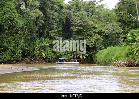 Lokale Fluss, Rancho La Pavona in Tortuguero Fluss übertragen, Rio Suerte, Provinz Limón, Costa Rica, Karibik, Mittelamerika Stockfoto