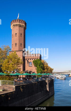 Deutschland, Köln, der Malakoff Turm am Rheinauer Hafen. Deutschland, Koeln, der malakoffturm am Rheinauhafen. Stockfoto