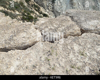 Steppe Felsen. Pol. trockene Landschaft. Kasachstan. Mangistau Region. Stockfoto