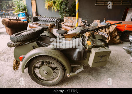 Der BMW R75 ist eine Kombination aus Motorrad und Beiwagen aus dem Zweiten Weltkrieg, die von der deutschen Firma Bavarian Motor Works hergestellt wurde. Stockfoto