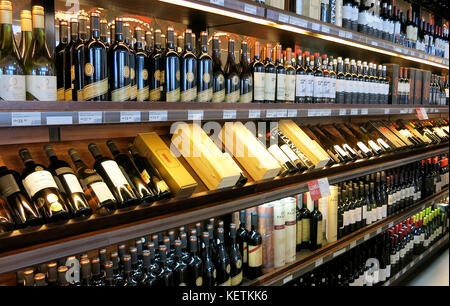 Wein boutique Duty Free Shop, Flughafen Carrasco, Montevideo, Uruguay Stockfoto