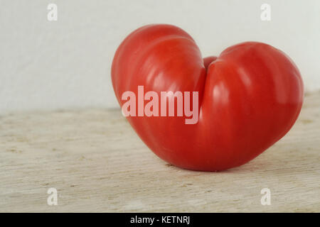 Herzförmige tomate - liebe Konzept Stockfoto