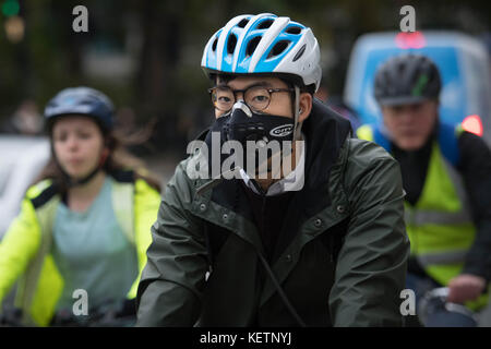 Radfahrer in Bloomsbury, im Zentrum von London Sadiq Khan als Bürgermeister von London startet die &pound;10-a-day Toxicity Charge (T-Charge) in London. Stockfoto