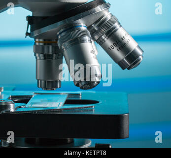 Linsen und Mikroskop Okulare für wissenschaftliche Forschung Stockfoto