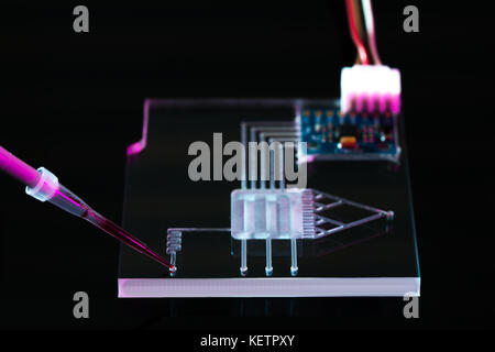 Ein Lab-on-a-Chip (LOC) ist Integration Gerät mit Labor einige Funktionen Stockfoto