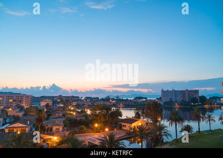 Alcudia resort Abend auf Mallorca, Spanien Stockfoto