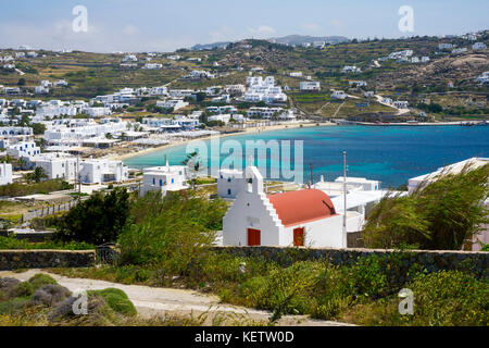 Kleine orthodoxe Kapelle oberhalb vom Strand von Ornos, Mykonos, Kykladen, aegaeis, Griechenland, Mittelmeer, Europa | Kleine ortodox Kapelle oberhalb von Ornos. Stockfoto
