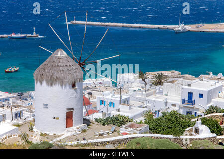 Blick von der Windmühle auf Mykonos-Stadt, Mykonos, Griechenland Stockfoto