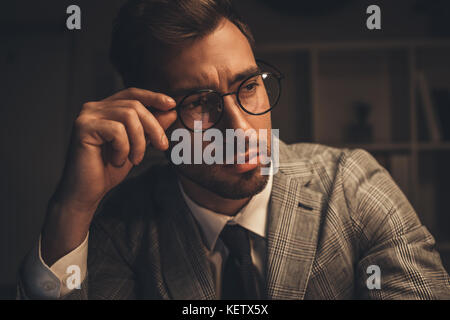 Stilvolle Geschäftsmann in Brillen Stockfoto