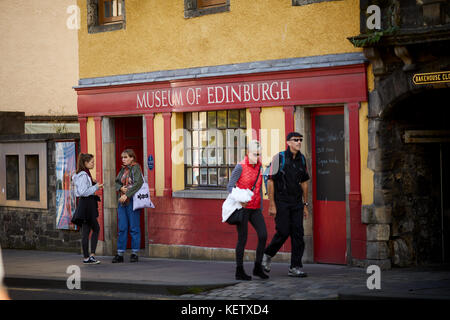 Edinburgh, Schottland, Zeichen für Royal Mile von Edinburgh Das muesum Canongate Stockfoto