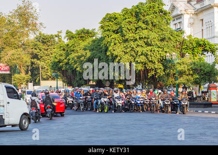 Verkehr in Jogjakarta Downtown. Indonesien. Stockfoto