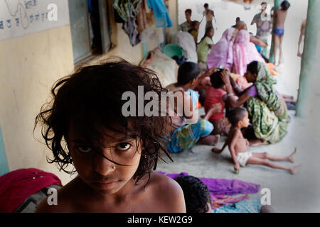 Bengali muslimische Flüchtlinge in der udmari 1446 relief Camp, in dhuburi. 11 Aug, 2012. Sie, von Fieber und Ruhr befallen, daniederlag Credit leiden: dhruba Dutta/imageslive/zuma Draht/alamy leben Nachrichten Stockfoto