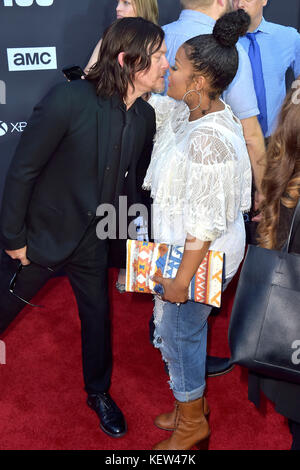 Los Angeles, USA. 22 Okt, 2017. Norman reedus und Yvette nicole Brown an der AMC "The Walking Dead" Jahreszeit 8 Premiere und die 100. episode Feier an der griechischen Theater am 22. Oktober 2017 in Los Angeles, Kalifornien. Credit: geisler - fotopress/alamy leben Nachrichten Stockfoto