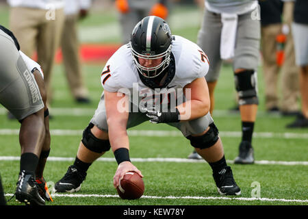 Lubbock, Texas, USA. 30 Sep, 2017. Oklahoma State Cowboys Offensive Lineman Brad Lundblade (71) nach dem Aufwärmen vor dem Spiel an der Jones AT&T Stadium in Lubbock, Texas. Tom Sooter/CSM/Alamy leben Nachrichten Stockfoto