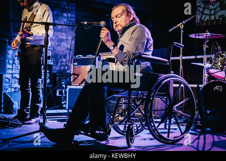 Newcastle, UK. 23 Okt, 2017. Der Rückgang auf der Bühne von Kessel Shop, Newcastle Upon Tyne durchführen. 23/10/17 Quelle: Thomas Jackson/Alamy leben Nachrichten Stockfoto