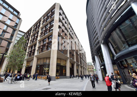 London, Großbritannien. 24 Okt, 2017. Bloomberg's neuen europäischen Hauptsitz in der City von London, von Foster Partners eröffnet. Credit: Stephen Chung/Alamy leben Nachrichten Stockfoto