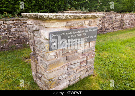 Memorial Kennzeichnung der Website des 18. Jahrhunderts Howell Harris' Krankenstation und Memorial Kapelle am Trefecca College, die Talgarth, Powys, Wales UK Stockfoto