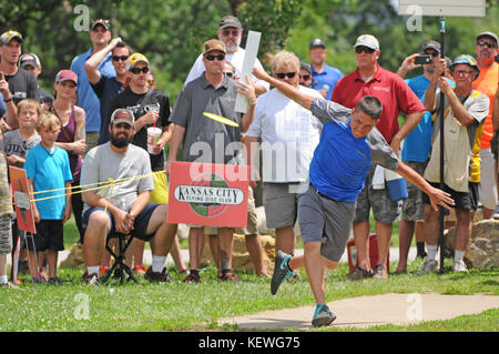 Paul Ulibarri ist von Mesa, Arizona. Er wurde fachgerecht Scheibe Golf seit 2005. Stockfoto