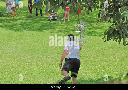 Nate Doss ist eine professionelle Scheibe Golfspieler, die derzeit den vierten Platz in der Welt.[1] Doss hat drei Weltmeisterschaften (2005, 2007, 2011) gewonnen Stockfoto