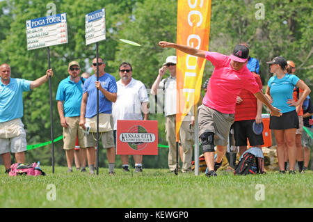 Paul Ulibarri ist von Mesa, Arizona. Er wurde fachgerecht Scheibe Golf seit 2005. Stockfoto