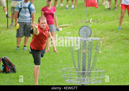 Nate Doss ist eine professionelle Scheibe Golfspieler, die derzeit den vierten Platz in der Welt.[1] Doss hat drei Weltmeisterschaften (2005, 2007, 2011) gewonnen Stockfoto