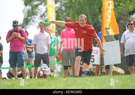 Nate Doss ist eine professionelle Scheibe Golfspieler, die derzeit den vierten Platz in der Welt.[1] Doss hat drei Weltmeisterschaften (2005, 2007, 2011) gewonnen Stockfoto