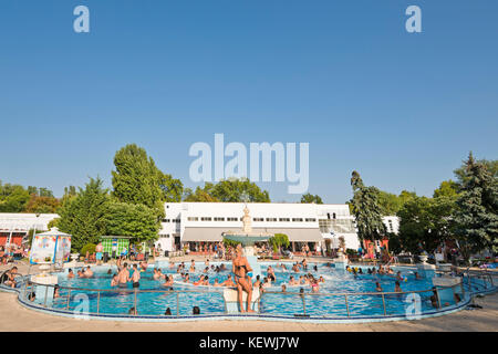 Horizontale Ansicht von einem Thermalbad im Palatinus Strand in Budapest. Stockfoto