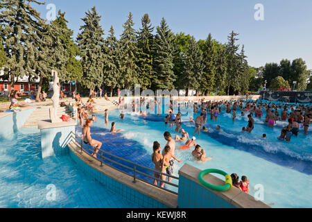 Horizontale Ansicht des Spezialisten Wellenbad bei Palatinus Strand in Budapest. Stockfoto