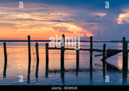 Schönen Sonnenuntergang an der Alten Krabbenkutter Dock, Amelia Island, Florida Stockfoto