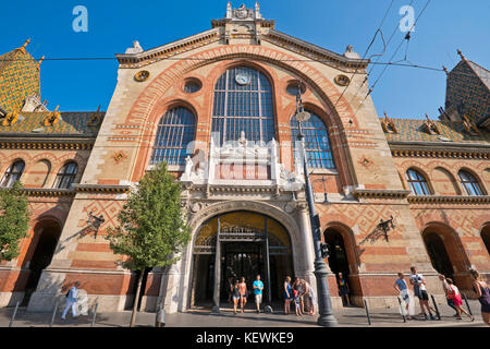 Horizontale Ansicht der Großen Markthalle in Budapest. Stockfoto