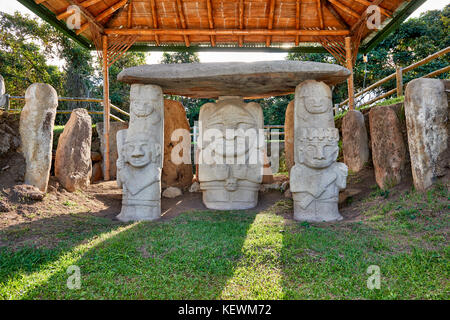 Präkolombische Statuen in Mesita B des archäologischen Parks Parque Arqueologico De San Agustin, Kolumbien, Südamerika Stockfoto