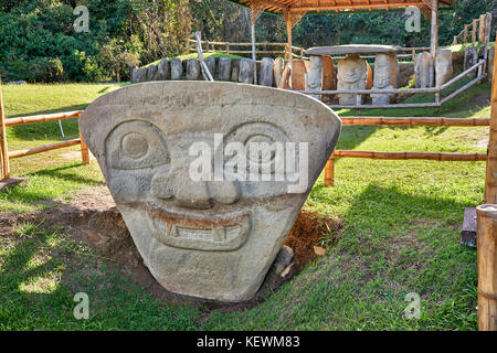 Präkolombische Statuen in Mesita B des archäologischen Parks Parque Arqueologico De San Agustin, Kolumbien, Südamerika Stockfoto