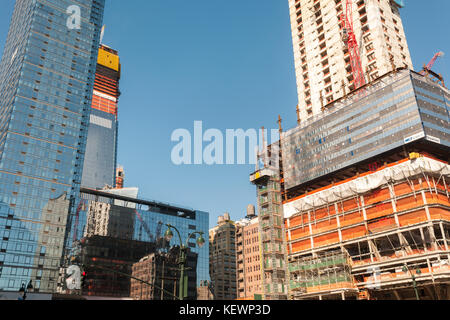 Bau in und um die Hudson yards Entwicklung, einschließlich Brookfield, Manhattan West, rechts, in New York am Mittwoch, 18. Oktober 2017. (© Richard b. Levine) Stockfoto