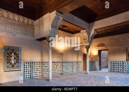 Granada, Spanien: Alhambra Palast und Festung. Innenraum des Mexuar Hall im Palacio Nazaríes. Stockfoto