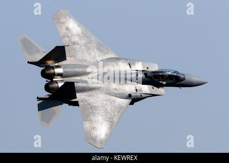 Royal Saudi Air Force Boeing F-15 SA Eagle (12-1004) fliegt low level auf der Jedi Übergang durch Star Wars Canyon/Rainbow Canyon, Death Valley National Park, Panamint Springs, Kalifornien, Vereinigte Staaten von Amerika Stockfoto