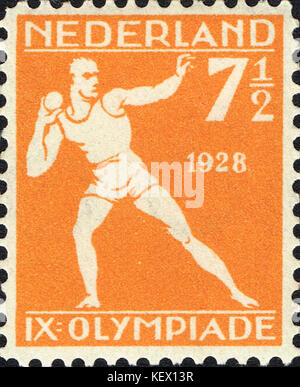 Dieser Stempel erinnert an die Olympischen Sommerspiele 1928 in Amsterdam mit sportlichen Veranstaltungen und der Teilnahme der Niederlande an der internationalen Sportveranstaltung. Stockfoto