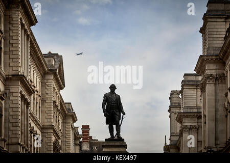 Grad II - Gelistet Bronze Statue von Robert Clive, 1. Baron Clive, von John Tweed, ist King Charles Street, Whitehall in London die Hauptstadt entfernt Stockfoto