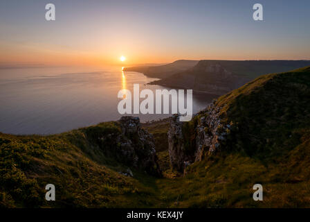 Sonnenuntergang am Chapman's Pool an der Küste von Dorset. Stockfoto