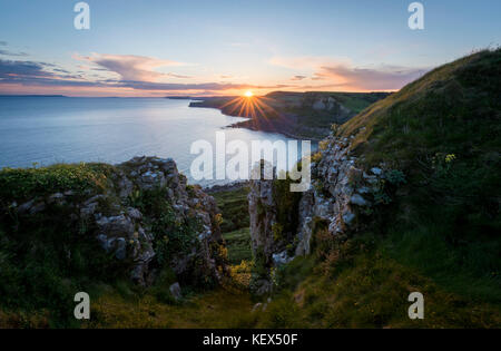 Sonnenuntergang am Chapman's Pool an der Küste von Dorset. Stockfoto