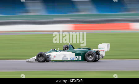 Gaius ghinn in seinem Ralt Rt3, während der Formel 3-Rennen 1 in Silverstone, komplett mit Reifen wetzen auf der Karosserie aus der Nähe Racing. Stockfoto