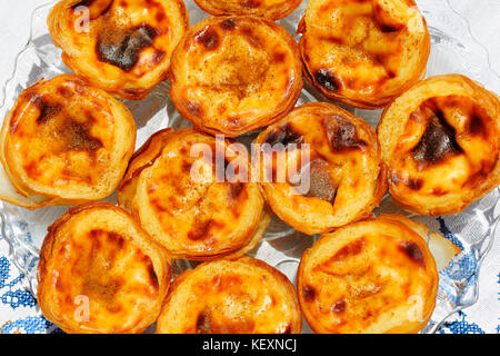 Traditionelle pastéis de nata (Pudding-Torten). Belém, Lissabon. Portugal Stockfoto