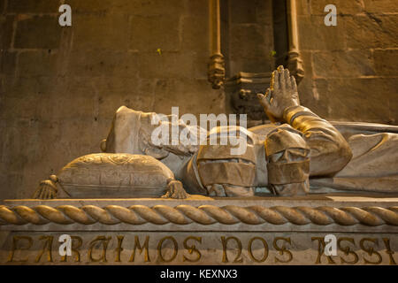 Vasco da Gama Grab in der Kirche Santa Maria de Belém, Mosteiro dos Jerónimos (Kloster Jerónimos), ein UNESCO-Weltkulturerbe. Lissabon, Portugal Stockfoto