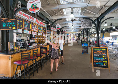 USA, Louisiana, New Orleans, French Quarter. French Market Geschäfte und Bauernmarkt. Stockfoto