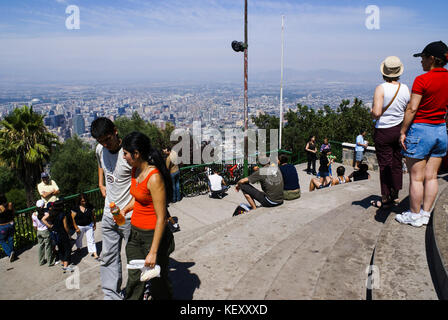 Blick über Santiago de Chile vom Cerro San Cristóbal. Santiago de Chile, Chile, Südamerika Stockfoto