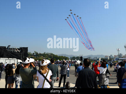 Die Republik Korea Air Force Aerobatic Team, Schwarzer Adler, während die Seoul Internationale Luft- und Raumfahrt und Verteidigung Ausstellung (ADEX) 2017 Stockfoto