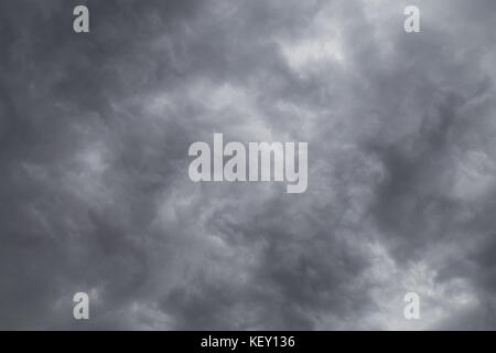 Natürliche regen Wolke am Himmel vor Regen, dramatische cloudscape. Stockfoto